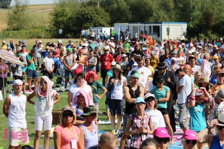 Pielgrzymkowa modlitwa, taniec i śpiew