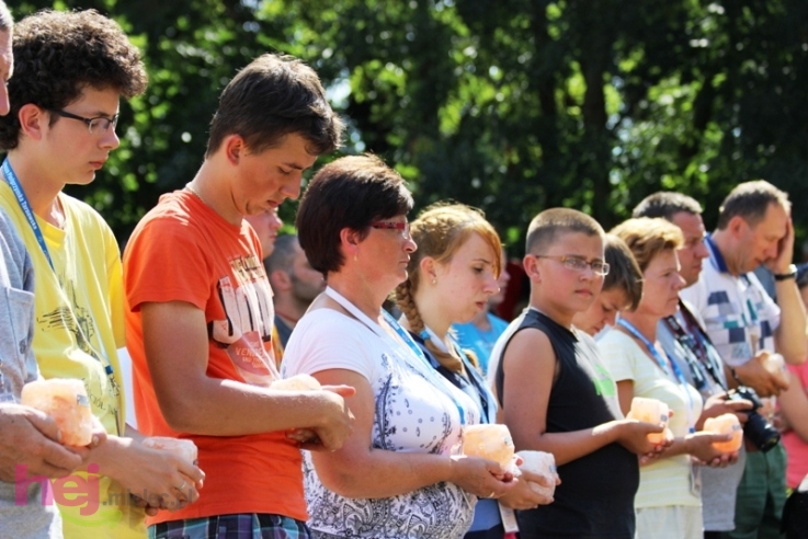 Pielgrzymkowa modlitwa, taniec i śpiew