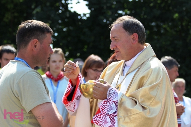 Pielgrzymkowa modlitwa, taniec i śpiew