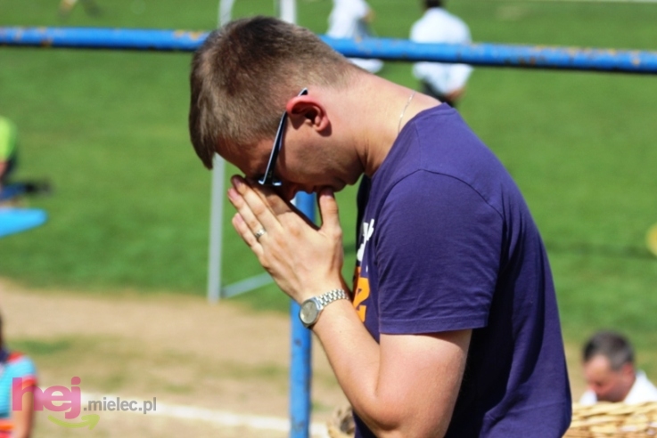 Pielgrzymkowa modlitwa, taniec i śpiew