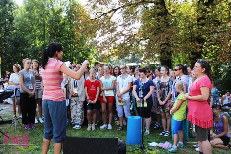 Pielgrzymkowa modlitwa, taniec i śpiew