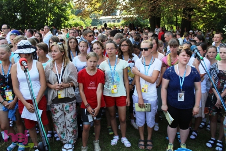 Pielgrzymkowa modlitwa, taniec i śpiew