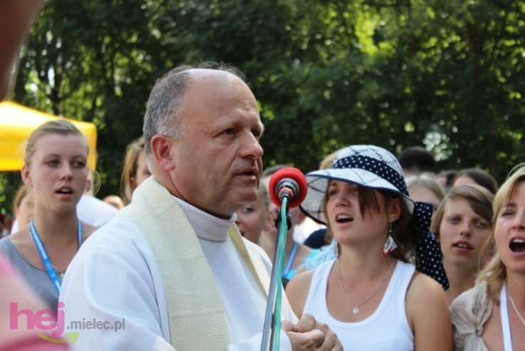 Pielgrzymkowa modlitwa, taniec i śpiew