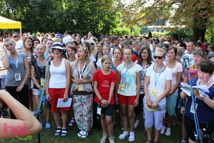 Pielgrzymkowa modlitwa, taniec i śpiew