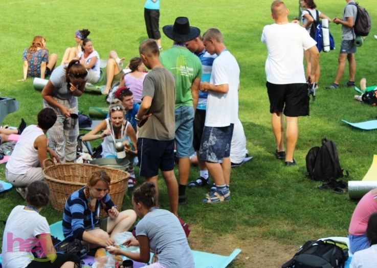 Pielgrzymkowa modlitwa, taniec i śpiew