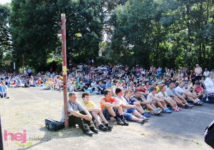 Pielgrzymkowa modlitwa, taniec i śpiew