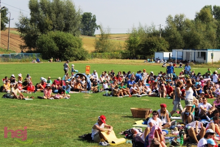 Pielgrzymkowa modlitwa, taniec i śpiew