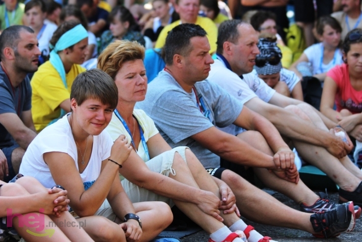 Pielgrzymkowa modlitwa, taniec i śpiew
