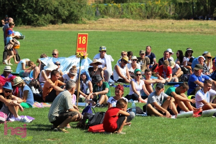 Pielgrzymkowa modlitwa, taniec i śpiew