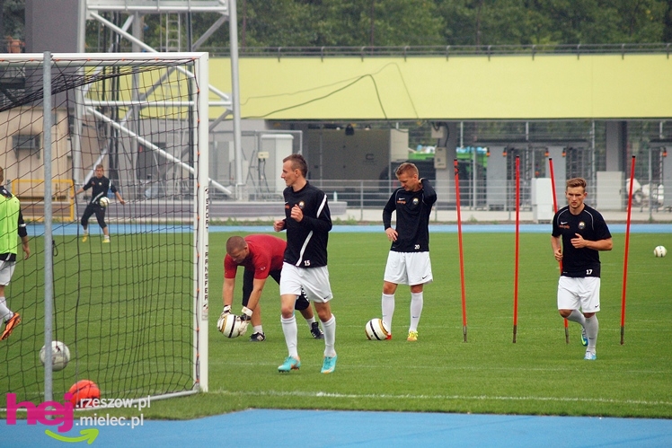 Stal Mielec testowała murawę na nowym stadionie: trening przedmeczowy