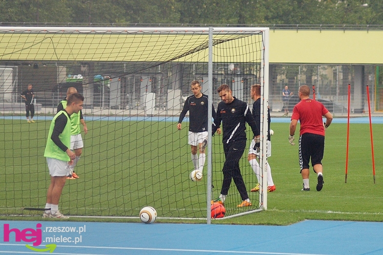 Stal Mielec testowała murawę na nowym stadionie: trening przedmeczowy