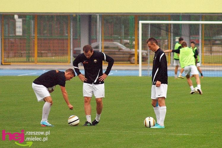 Stal Mielec testowała murawę na nowym stadionie: trening przedmeczowy