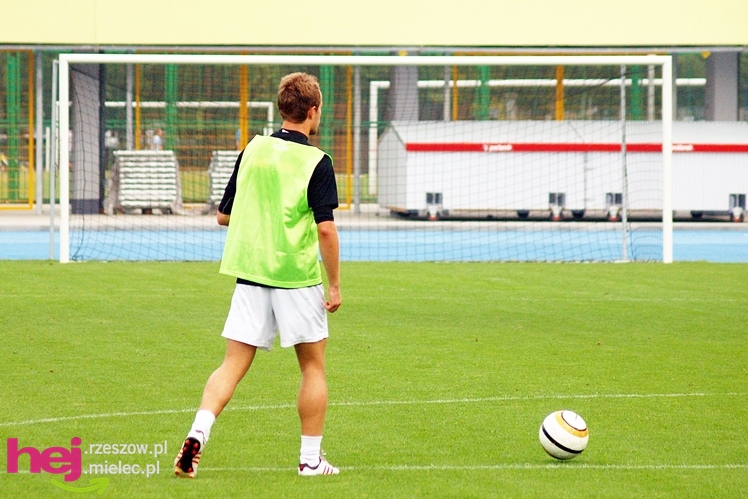 Stal Mielec testowała murawę na nowym stadionie: trening przedmeczowy