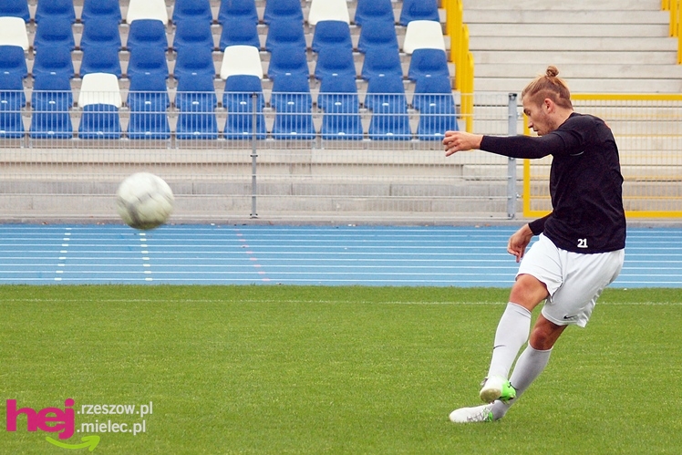 Stal Mielec testowała murawę na nowym stadionie: trening przedmeczowy