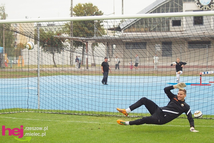 Stal Mielec testowała murawę na nowym stadionie: trening przedmeczowy