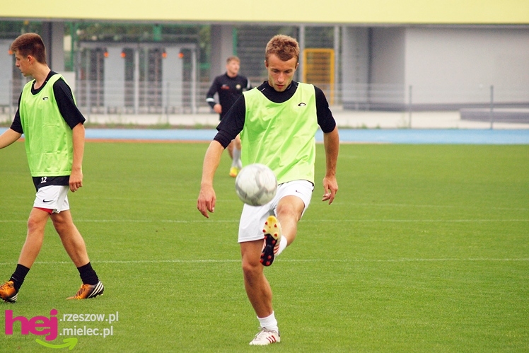 Stal Mielec testowała murawę na nowym stadionie: trening przedmeczowy