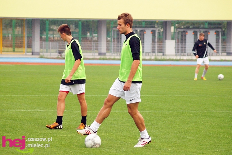 Stal Mielec testowała murawę na nowym stadionie: trening przedmeczowy
