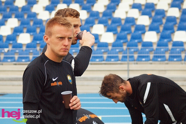 Stal Mielec testowała murawę na nowym stadionie: trening przedmeczowy