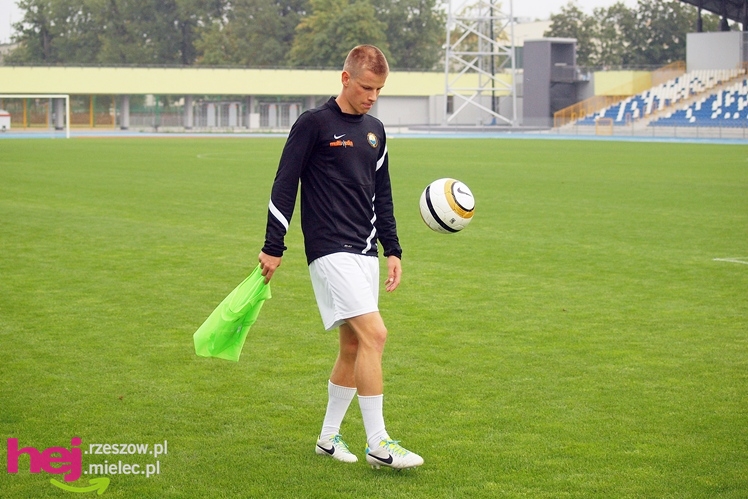 Stal Mielec testowała murawę na nowym stadionie: trening przedmeczowy