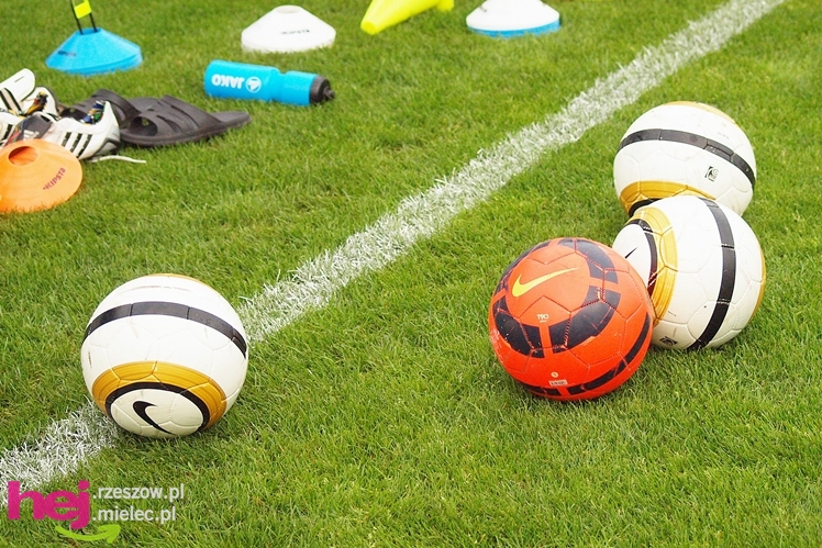 Stal Mielec testowała murawę na nowym stadionie: trening przedmeczowy