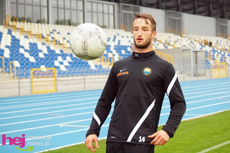 Stal Mielec testowała murawę na nowym stadionie: trening przedmeczowy