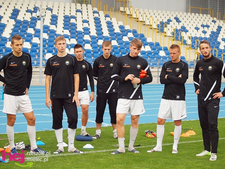 Stal Mielec testowała murawę na nowym stadionie: trening przedmeczowy