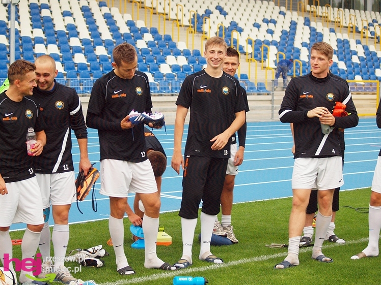 Stal Mielec testowała murawę na nowym stadionie: trening przedmeczowy