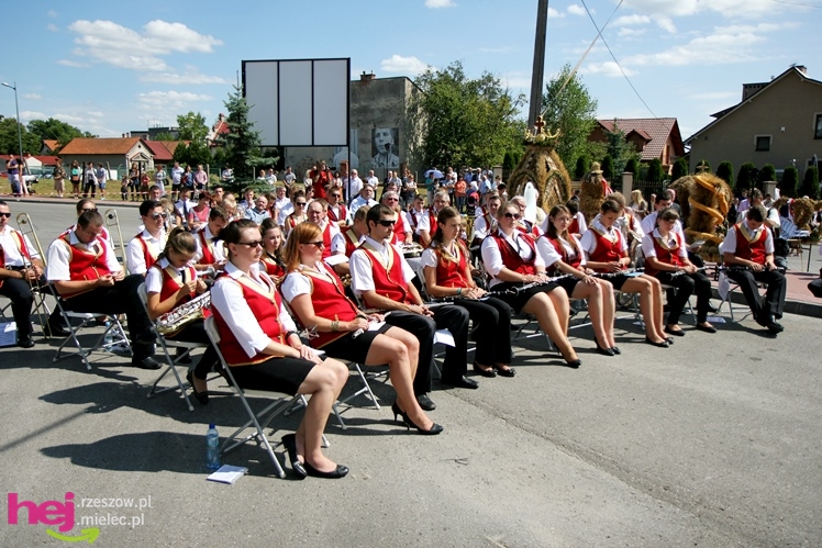XIII Dożynki Województwa Podkarpackiego: msza polowa przy Bazylice Mniejszej - cz. I
