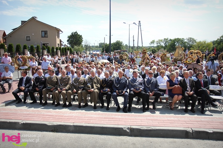 XIII Dożynki Województwa Podkarpackiego: msza polowa przy Bazylice Mniejszej - cz. I