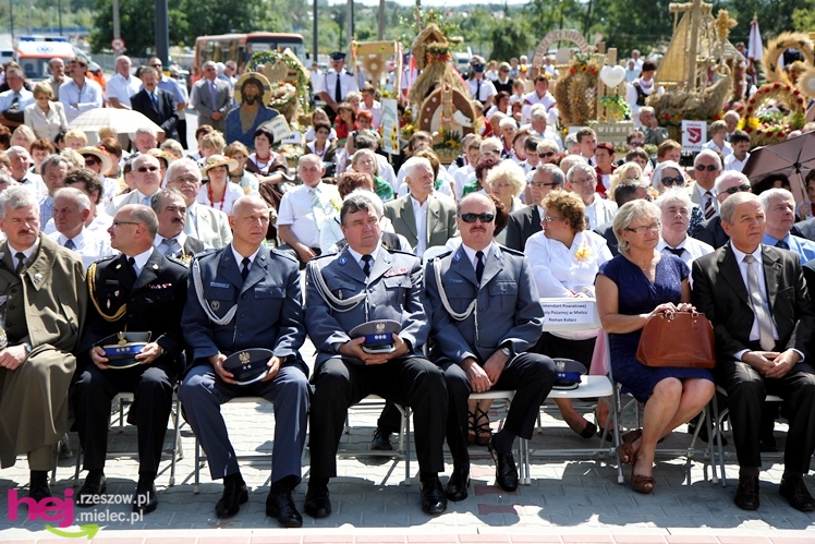 XIII Dożynki Województwa Podkarpackiego: msza polowa przy Bazylice Mniejszej - cz. I