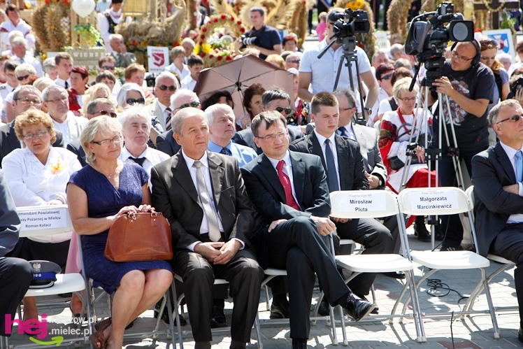 XIII Dożynki Województwa Podkarpackiego: msza polowa przy Bazylice Mniejszej - cz. I