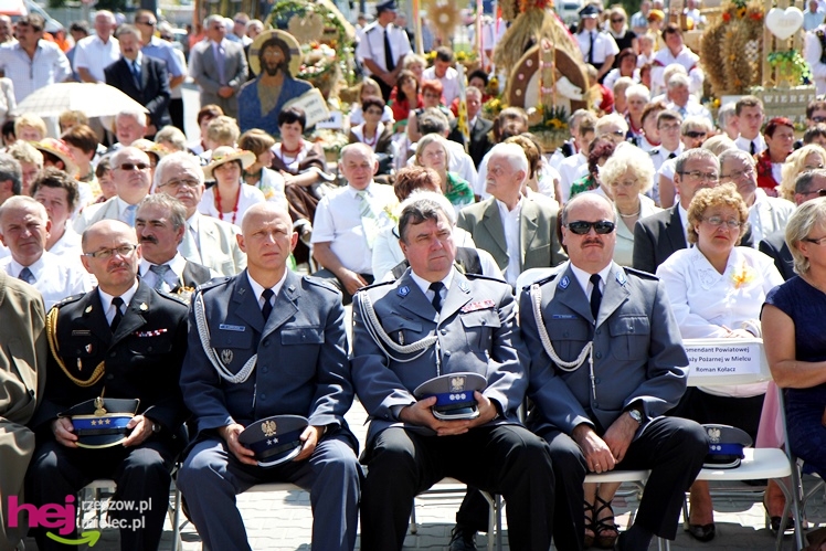 XIII Dożynki Województwa Podkarpackiego: msza polowa przy Bazylice Mniejszej - cz. I