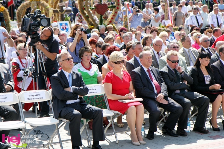 XIII Dożynki Województwa Podkarpackiego: msza polowa przy Bazylice Mniejszej - cz. I