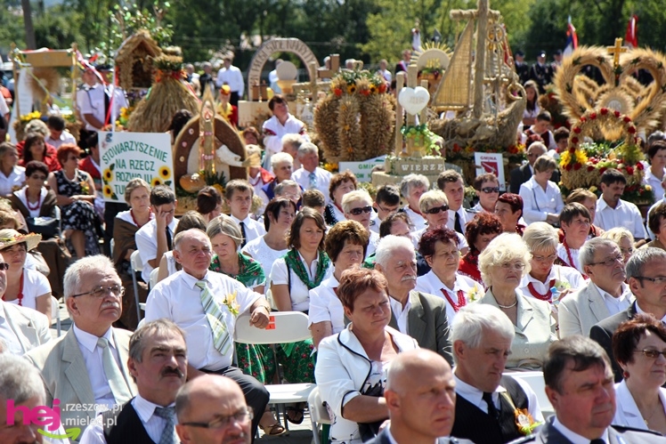 XIII Dożynki Województwa Podkarpackiego: msza polowa przy Bazylice Mniejszej - cz. I