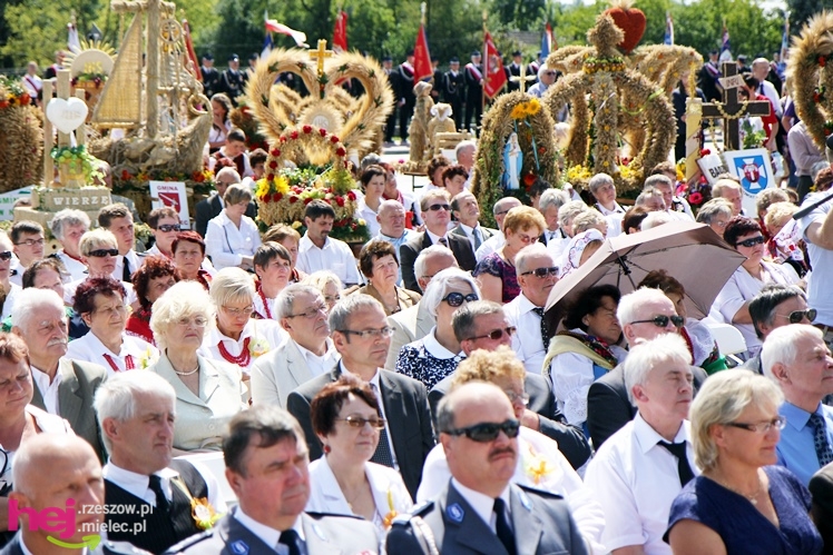 XIII Dożynki Województwa Podkarpackiego: msza polowa przy Bazylice Mniejszej - cz. I