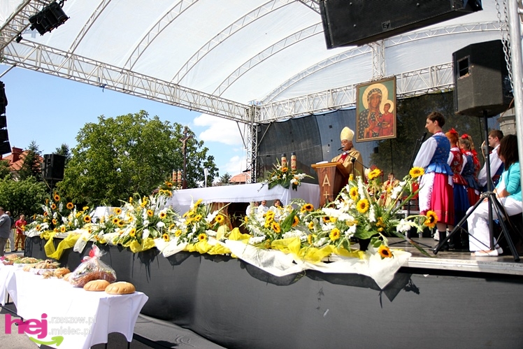 XIII Dożynki Województwa Podkarpackiego: msza polowa przy Bazylice Mniejszej - cz. I