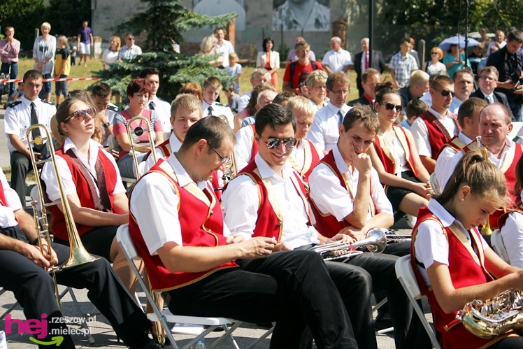 XIII Dożynki Województwa Podkarpackiego: msza polowa przy Bazylice Mniejszej - cz. I