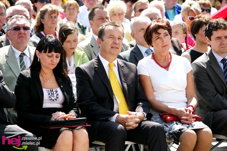 XIII Dożynki Województwa Podkarpackiego: msza polowa przy Bazylice Mniejszej - cz. I