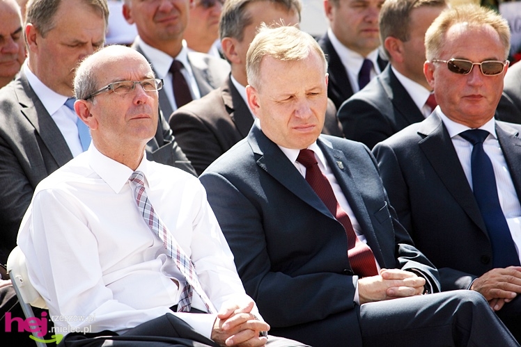 XIII Dożynki Województwa Podkarpackiego: msza polowa przy Bazylice Mniejszej - cz. I