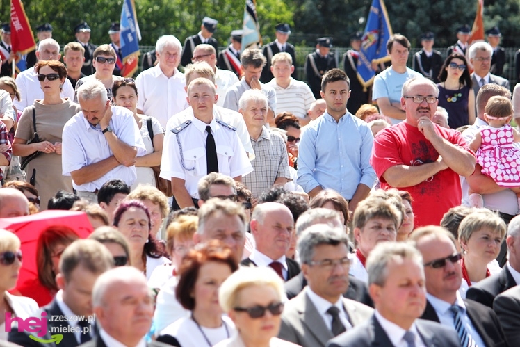 XIII Dożynki Województwa Podkarpackiego: msza polowa przy Bazylice Mniejszej - cz. I