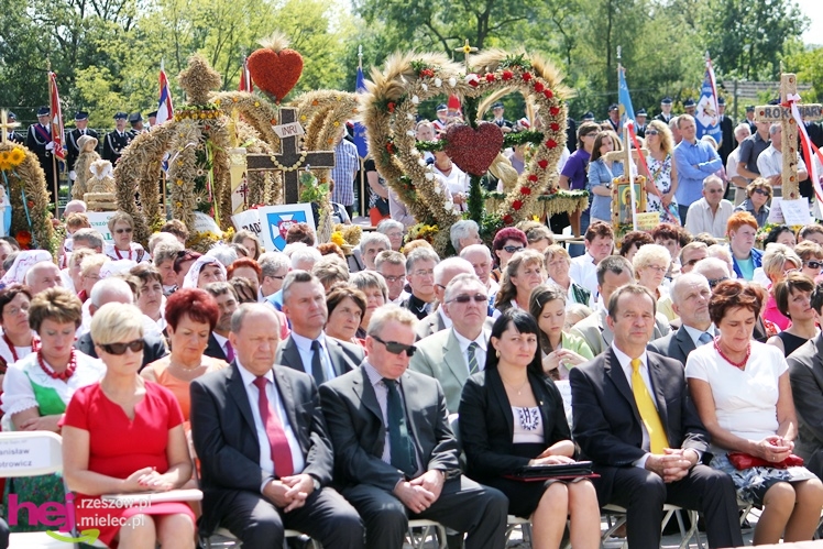 XIII Dożynki Województwa Podkarpackiego: msza polowa przy Bazylice Mniejszej - cz. I