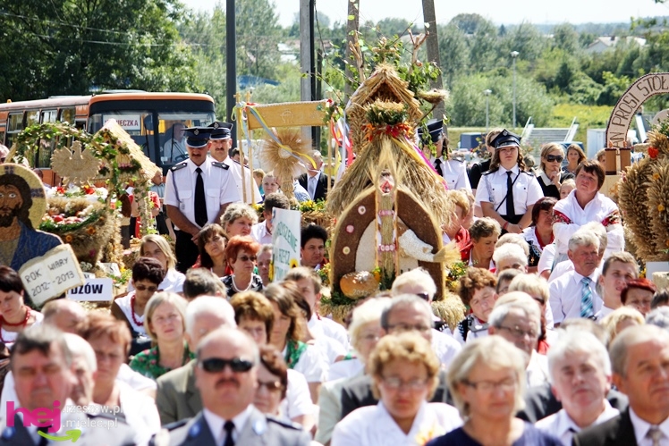 XIII Dożynki Województwa Podkarpackiego: msza polowa przy Bazylice Mniejszej - cz. I