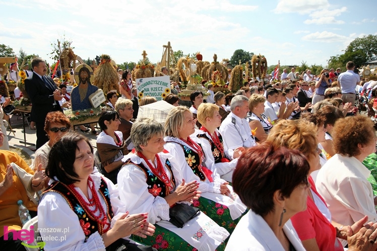 XIII Dożynki Województwa Podkarpackiego: msza polowa przy Bazylice Mniejszej - cz. I
