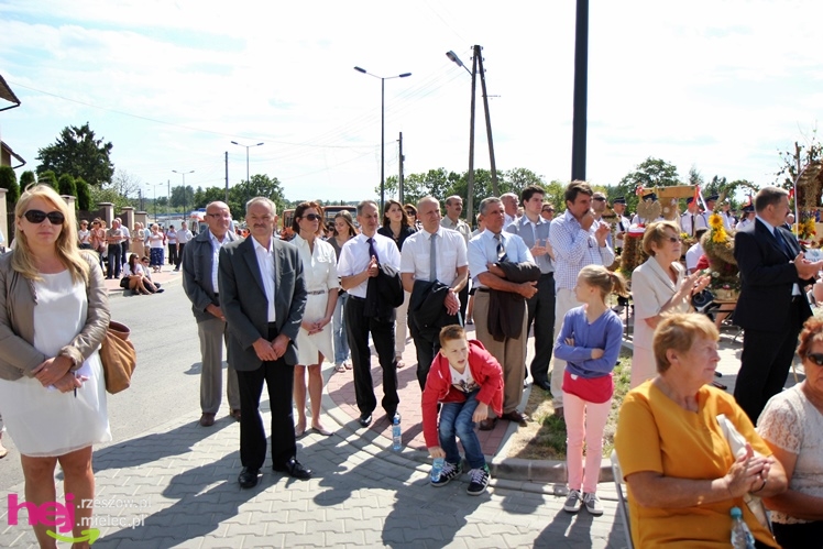 XIII Dożynki Województwa Podkarpackiego: msza polowa przy Bazylice Mniejszej - cz. I