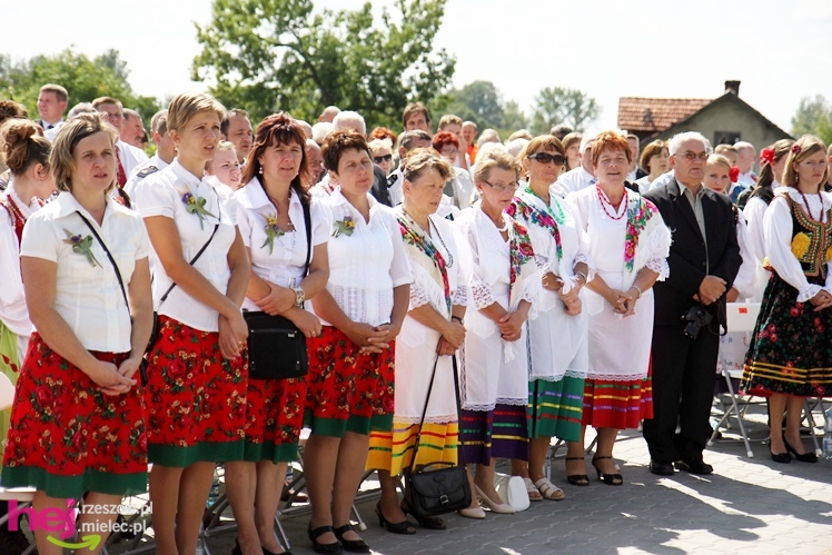 XIII Dożynki Województwa Podkarpackiego: msza polowa przy Bazylice Mniejszej - cz. I