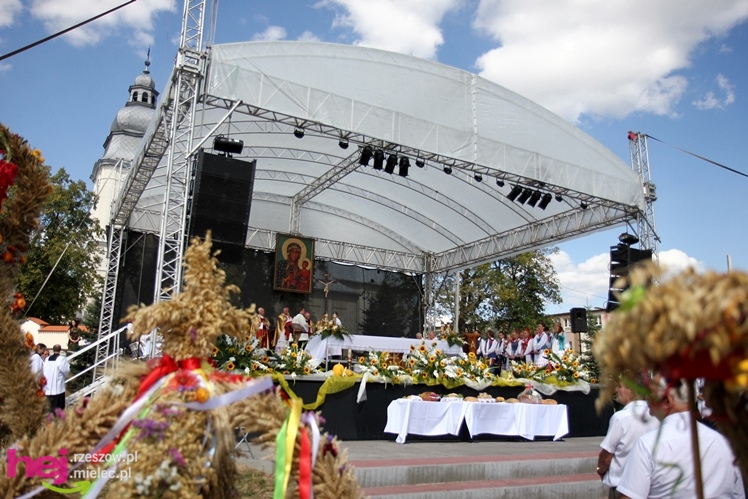 XIII Dożynki Województwa Podkarpackiego: msza polowa przy Bazylice Mniejszej - cz. I