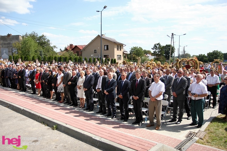 XIII Dożynki Województwa Podkarpackiego: msza polowa przy Bazylice Mniejszej - cz. I