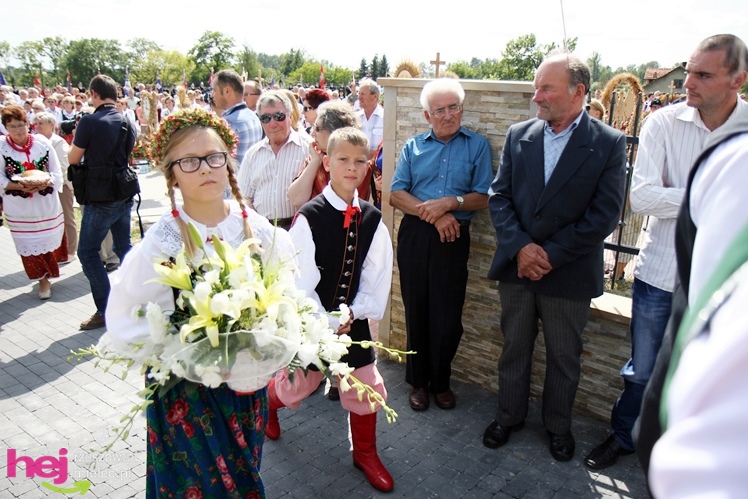 XIII Dożynki Województwa Podkarpackiego: msza polowa przy Bazylice Mniejszej - cz. I