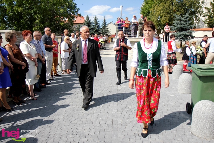 XIII Dożynki Województwa Podkarpackiego: msza polowa przy Bazylice Mniejszej - cz. I