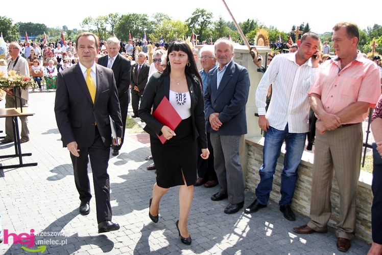 XIII Dożynki Województwa Podkarpackiego: msza polowa przy Bazylice Mniejszej - cz. I